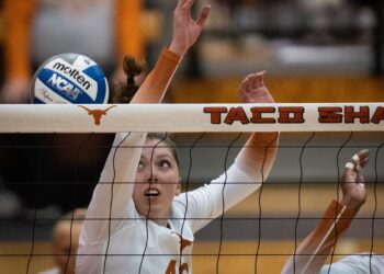 Texas Volleyball loses first home opener since 2000 to Stanford in a sweep