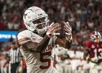 Longhorns climb to No. 4 in Latest AP Top-25 Poll