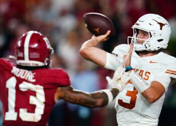 No. 11 Longhorns rise to the occasion, defeating No. 3 Alabama 34-24 in Tuscaloosa