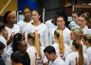 Texas Volleyball advances to #8 as they host #17 Kansas this week  