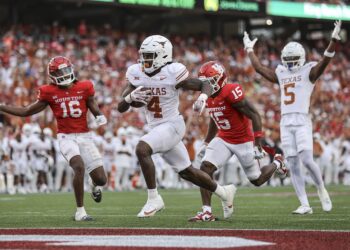 No. 8 Texas survives upset bid with 31-24 win over Houston