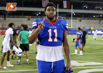 Class of 2024 commits Alex January and Colin Simmons look to apply pressure in their matchup with the Desoto Eagles