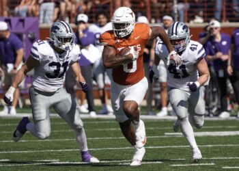 Texas Tight End Ja’Tavion Sanders named Mackey Award Semifinalist for the second consecutive season