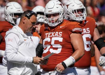 Big Humans: Texas OL named semifinalists for Joe Moore Award