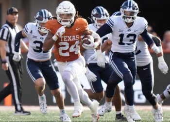 Texas RB Jonathon Brooks named finalist for the Earl Campbell Tyler Rose Award