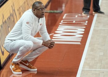 Preview: No. 19 Texas Longhorns to take on LSU Tigers in Halal Guys College Basketball Showcase in Houston