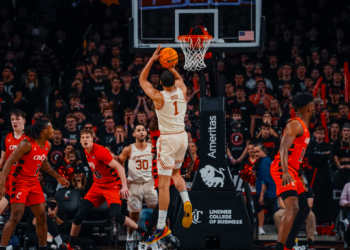 Texas upsets Cincinnati for first Big 12 win