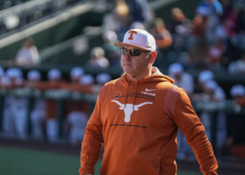 Texas baseball checks in at #16 in D1baseball preseason top 25