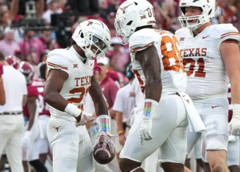 DB Jahdae Barron announces return for 2024 season