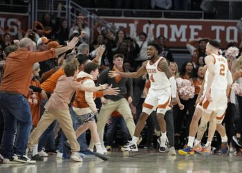Preview: Longhorns travel to Norman to face No. 11 Oklahoma on Tuesday