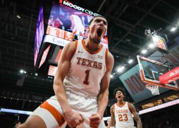 Texas beats No. 9 Baylor on Tyrese Hunter’s buzzer-beating jumper