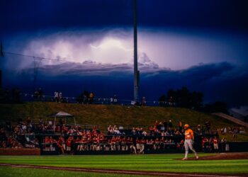 Longhorns win series over No. 18 Sooners after dropping Game 1 in Norman
