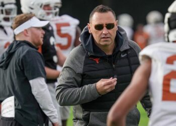 Longhorns receive commitment from 4-star linebacker Elijah Barnes