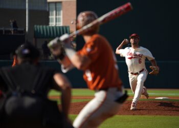 Longhorns blast Ragin’ Cajuns 12-5 to win opener in College Station Regional
