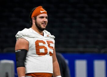 Texas Football’s Jake Majors earns Outland Trophy National Player of the Week honors