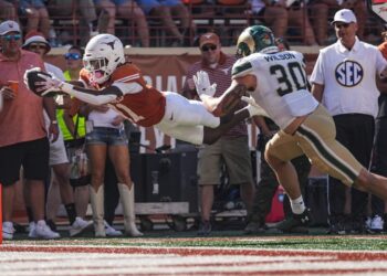 Grading the Longhorns in their 52-0 Season-Opening Win