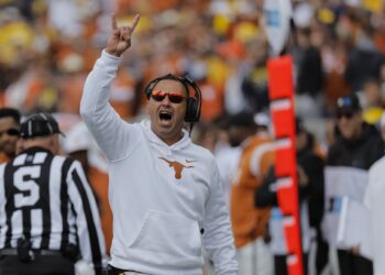 Longhorns move to No. 2 in latest AP Top 25 Poll