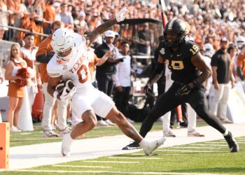 No. 5 Texas survives No. 25 Vanderbilt’s upset bid in 27-24 win