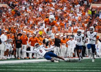 Texas TE Gunnar Helm Emerging as Offensive Star in Season