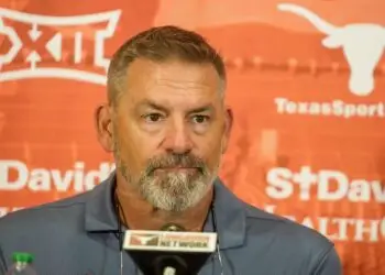 Longhorns Defensive Coordinator Pete Kwiatkowski named finalist for Broyles Award