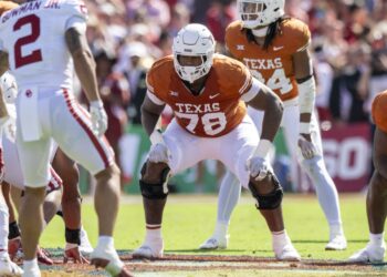 Kelvin Banks takes home Lombardi Award