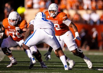 Texas OL Kelvin Banks wins SEC’s Jacobs Blocking Trophy