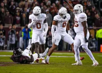 Stifling defensive play leads No. 3 Texas to 17-7 win over No. 20 Texas A&M