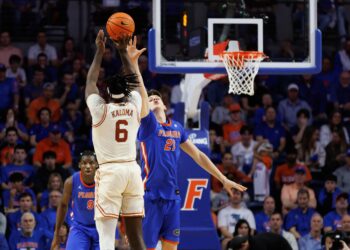 Basketball: No. 5 Gators chomp Texas in Gainesville 84-60