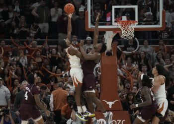 Longhorns shock No. 13 Texas A&M with 70-69 comeback victory