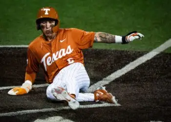 No. 11 Texas Baseball wins 14th straight game, defeats UT-Arlington 7-4