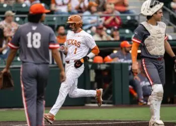 No. 1 Texas Baseball routs UTRGV 11-4