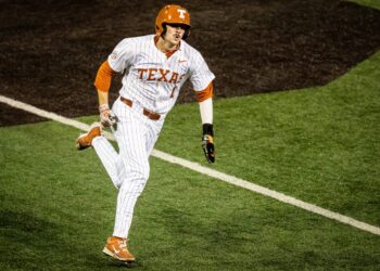 Longhorns come from behind, courtesy of Jalin Flores’ grand slam, defeat Texas State in San Marcos 14-11