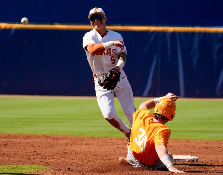 No. 2 Longhorns lose 7-5 in quarterfinals to No. 21 Tennessee