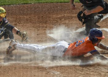 Notre Dame catcher Carson Tinney transfers to Texas