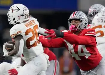 Texas Backfield Duo Lands on Doak Walker Watch List