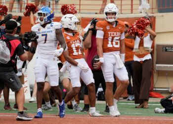 Longhorns Defense & Arch Manning’s 4 TDs Passes lead No. 7 Texas to 38-7 win over San Jose State