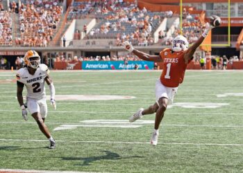 No. 7 Texas wins 27‑10 over UTEP Miners, but fails to strike gold