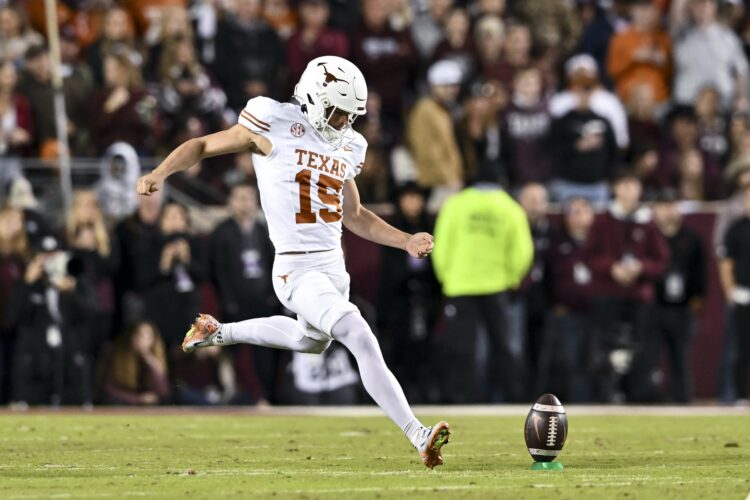 Kicker Will Stone to enter transfer portal after three seasons in Austin