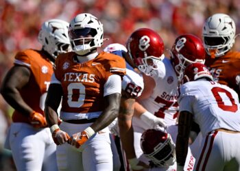Four Longhorns Named to Lombardi Award Midseason Watch List