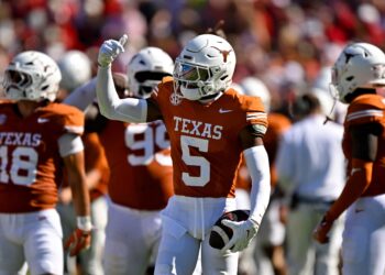 Three Longhorns Earn SEC Weekly Honors Following Red River Rivalry Victory