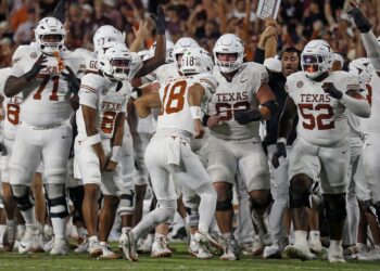 With Arch Manning in concussion protocol, Caldwell begins week taking reps with starters