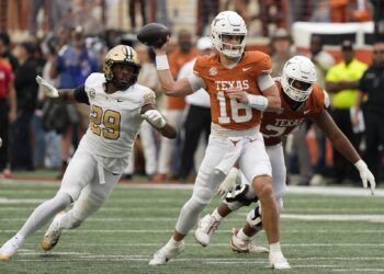 Arch Manning Leads Texas Past Vanderbilt in 34–31 Nail-Biting Victory