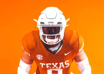 Longhorns Land Versatile 6-Foot-4 LB Rocky Cummings