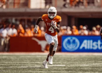  Texas RB CJ Baxter Plans to Enter the Transfer Portal
