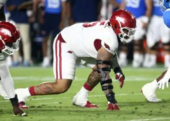 Portal Grab: Longhorns land former Arkansas DT Ian Geffrard