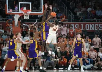 Men’s Basketball wins fifth straight with 88-85 victory over LSU