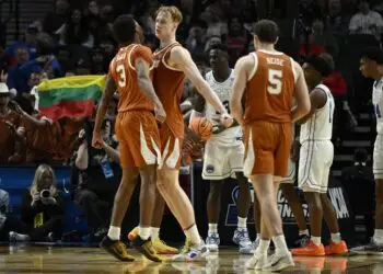 Vokietaitis Powers Texas Past BYU, Longhorns Advance to Round of 32