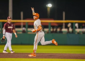 Texas Baseball Extends Unbeaten Streak Behind Casey Borba’s Career Night vs. Texas State