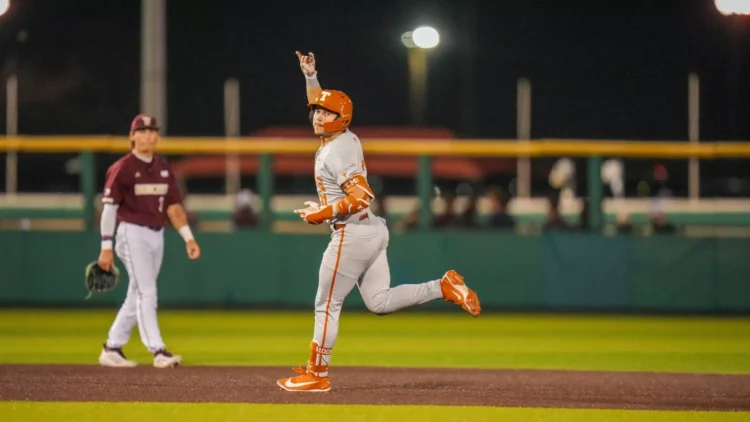 Texas Baseball Extends Unbeaten Streak Behind Casey Borba’s Career Night vs. Texas State