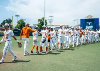 Longhorns Open Regional with 19-1 Blowout Behind Pack’s 3-HR Performance